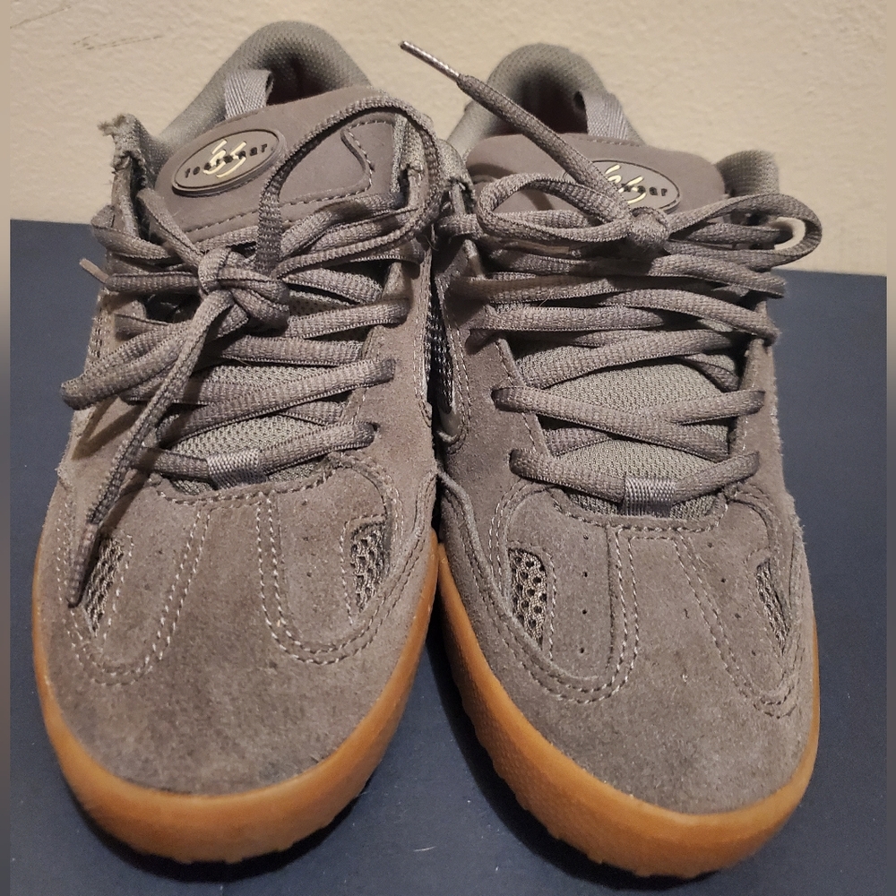 eS Quattro Grey Gum Skate Shoe size 8 EUC 🛹
